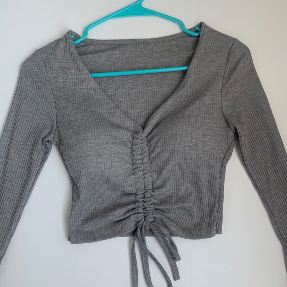 NWOT gray ruched cropped long sleeve top